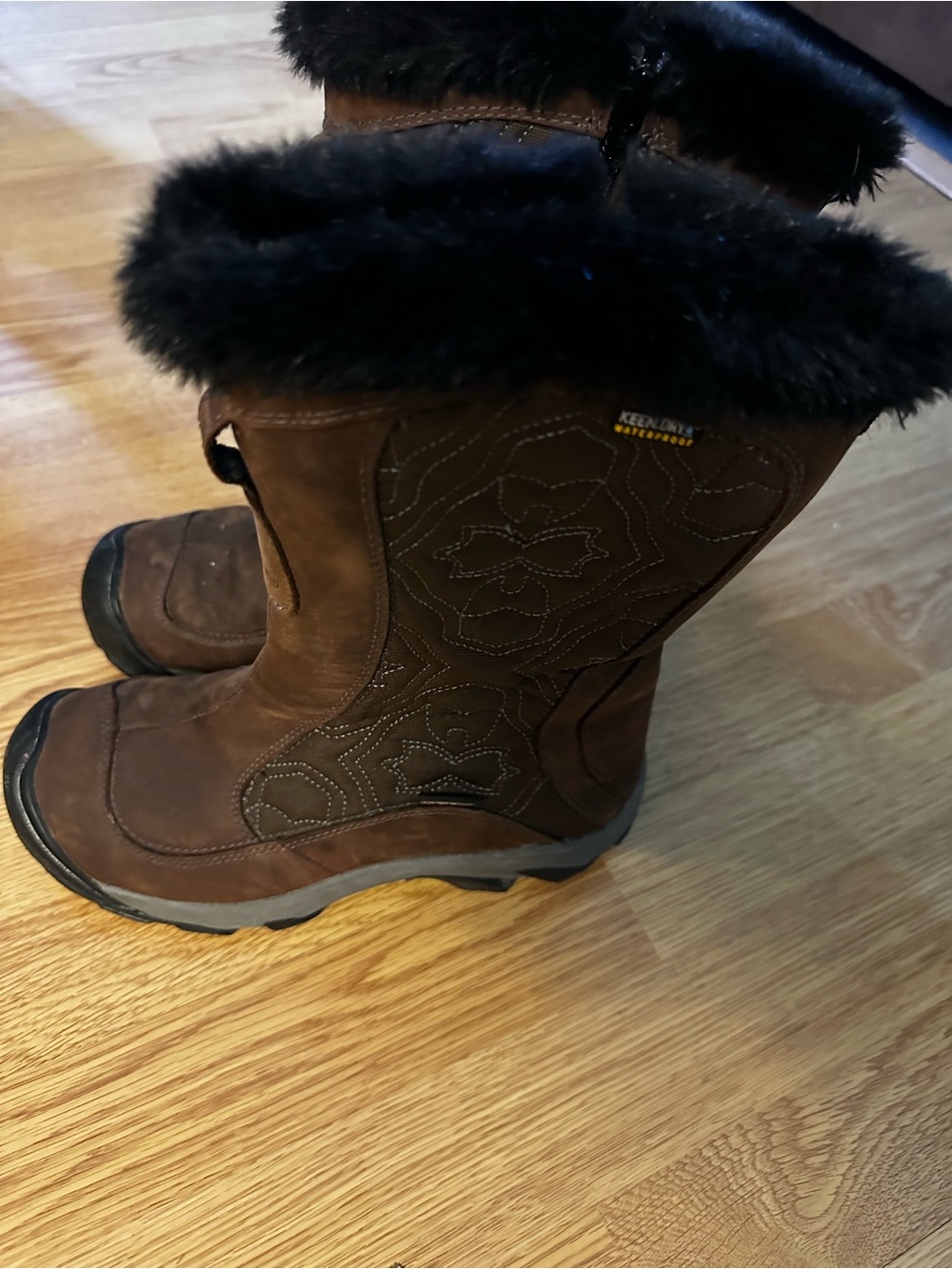 KEEN Winter Mid-Calf Boots women’s size 6